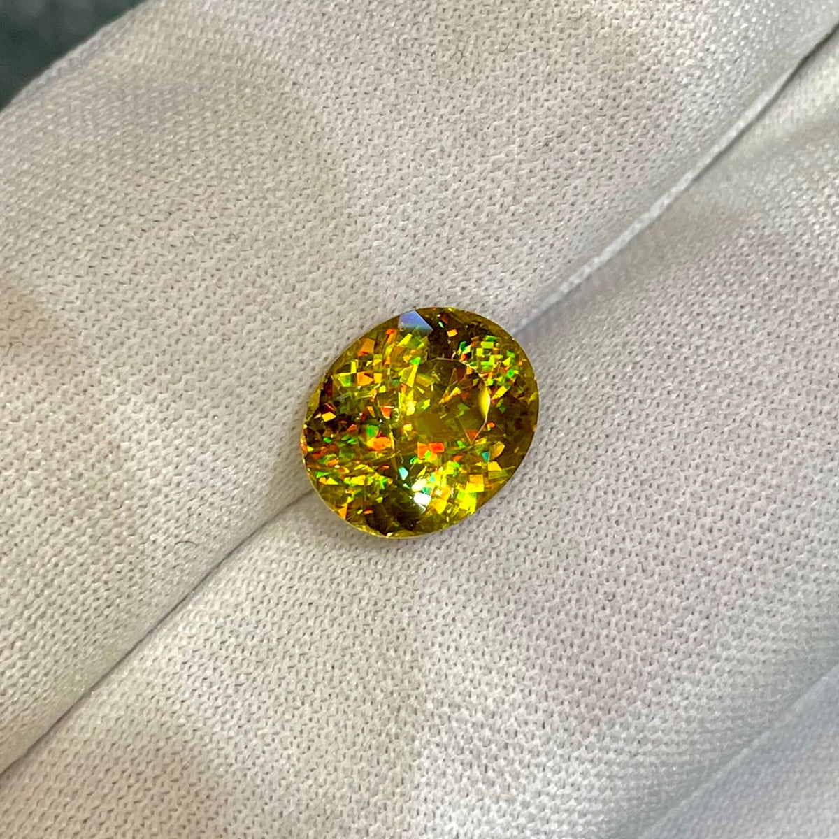 4.80 Carats Fire Luster Sphene Stone