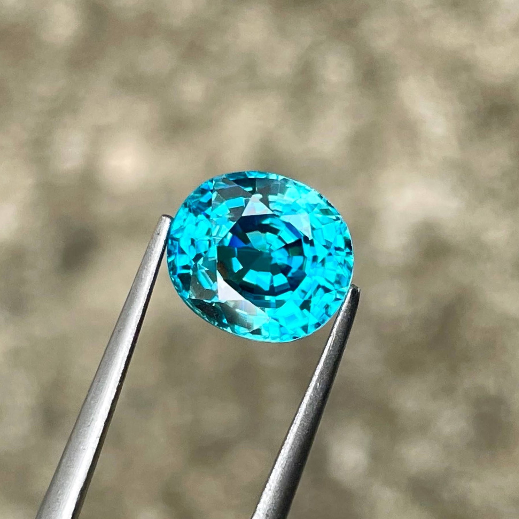 4.88 Carats Tiffany Blue Zircon Stone