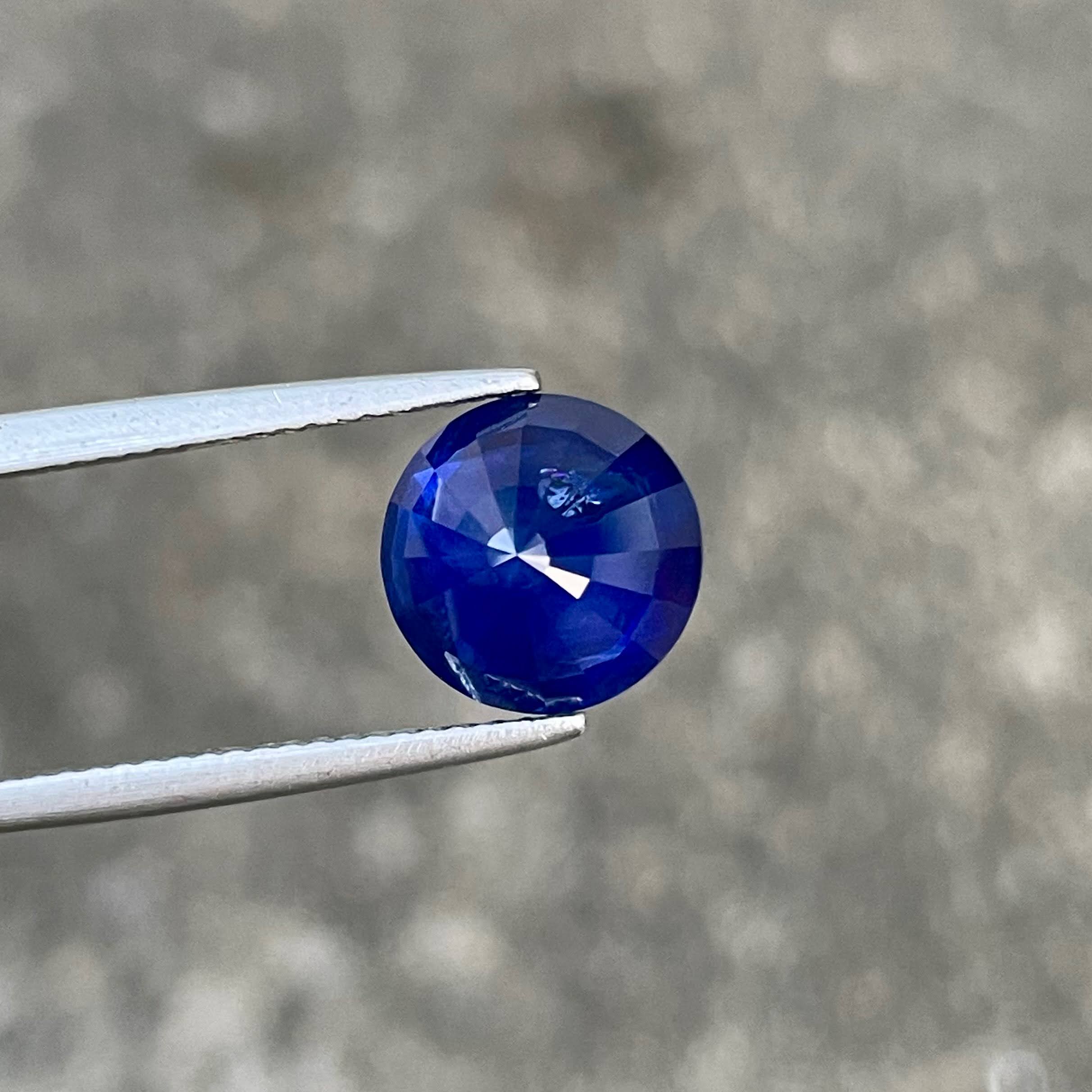 5.01 Carats Certified Round Sapphire