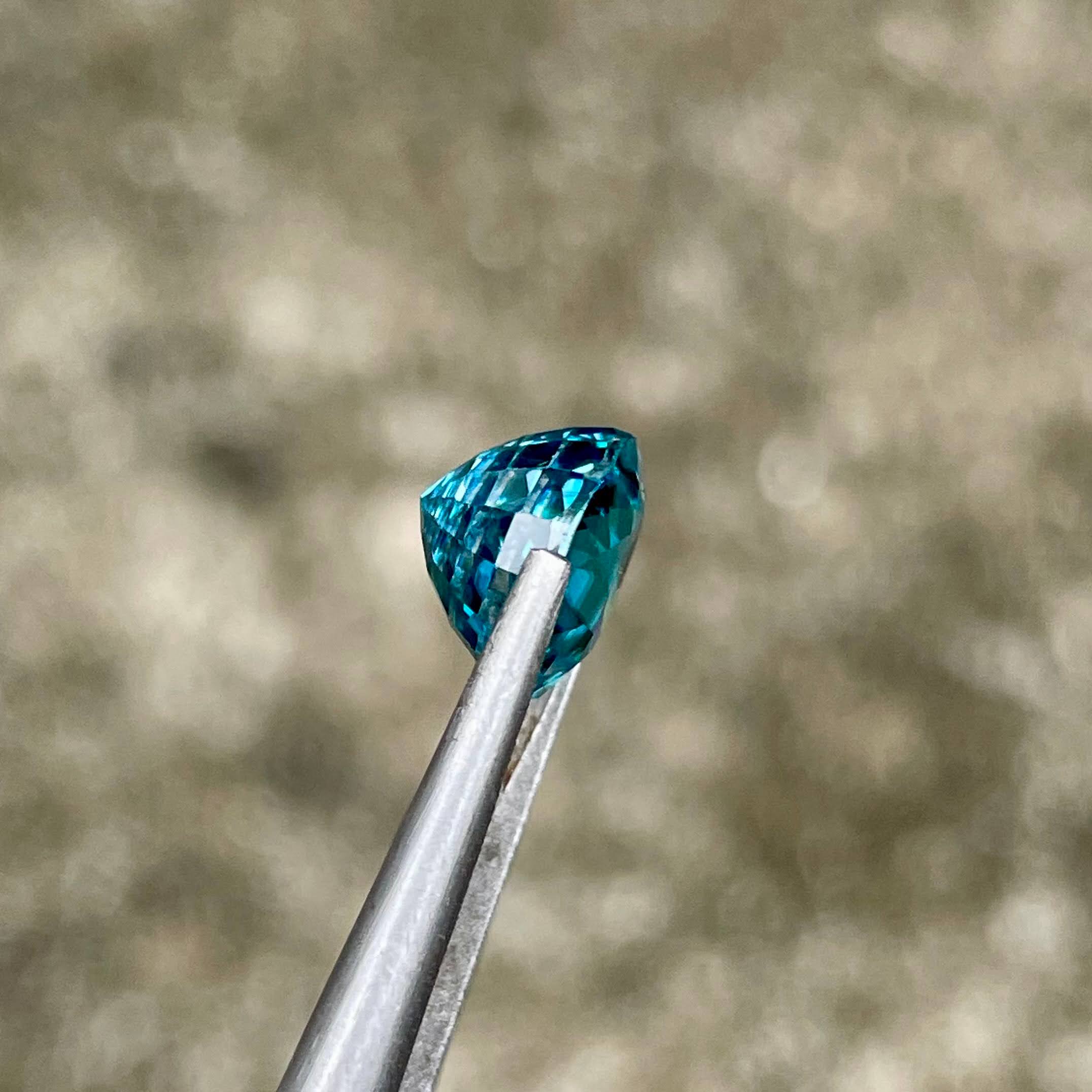 4.88 Carats Tiffany Blue Zircon Stone