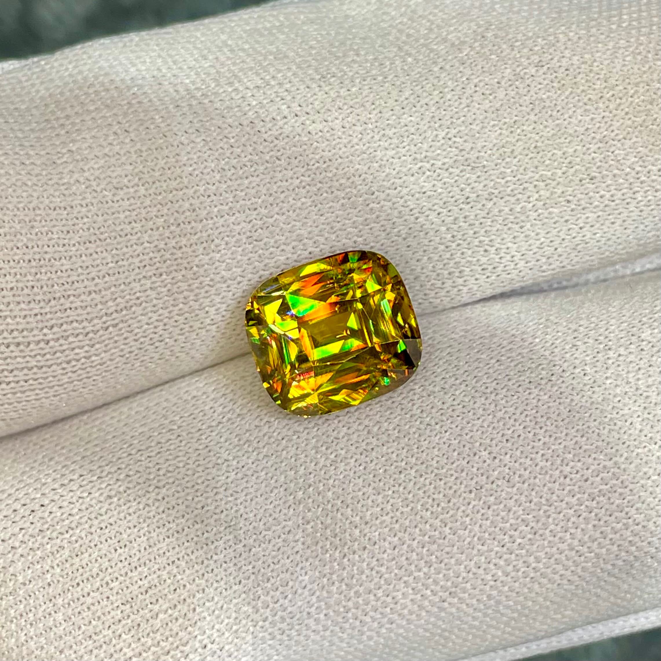 5.52 Carat Fine Quality Sphene Stone