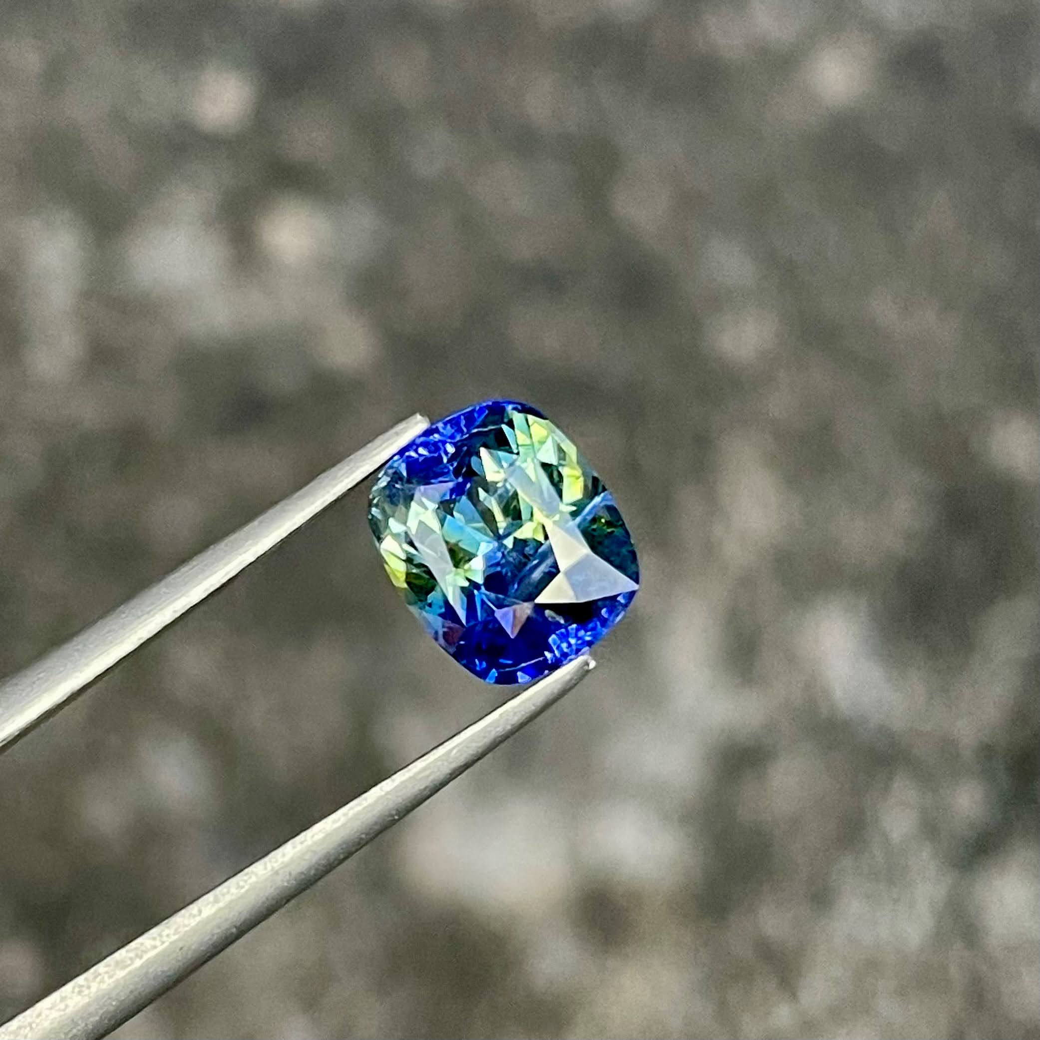 2.70 Carats Bi Color Sapphire Gemstone