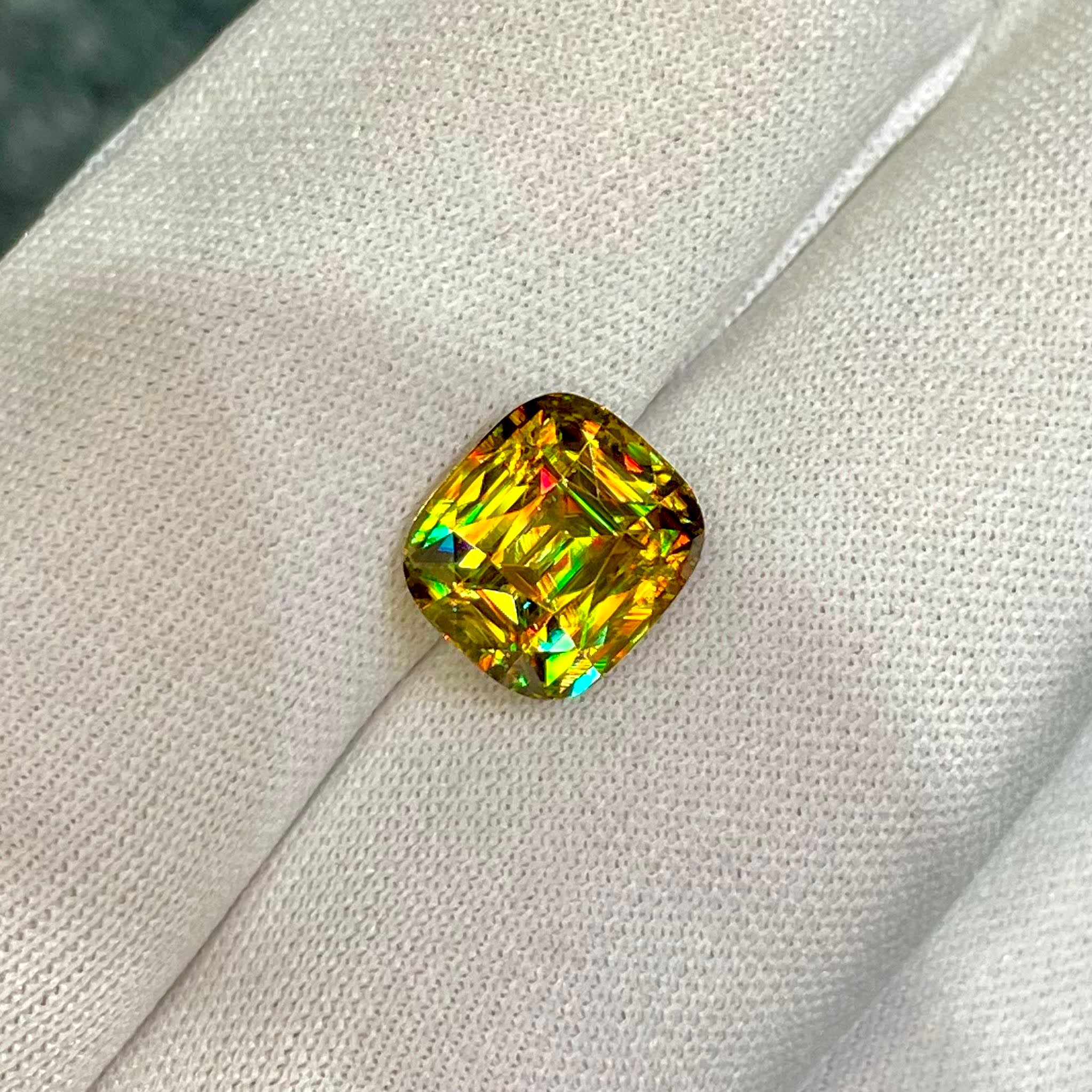 5.52 Carat Fine Quality Sphene Stone