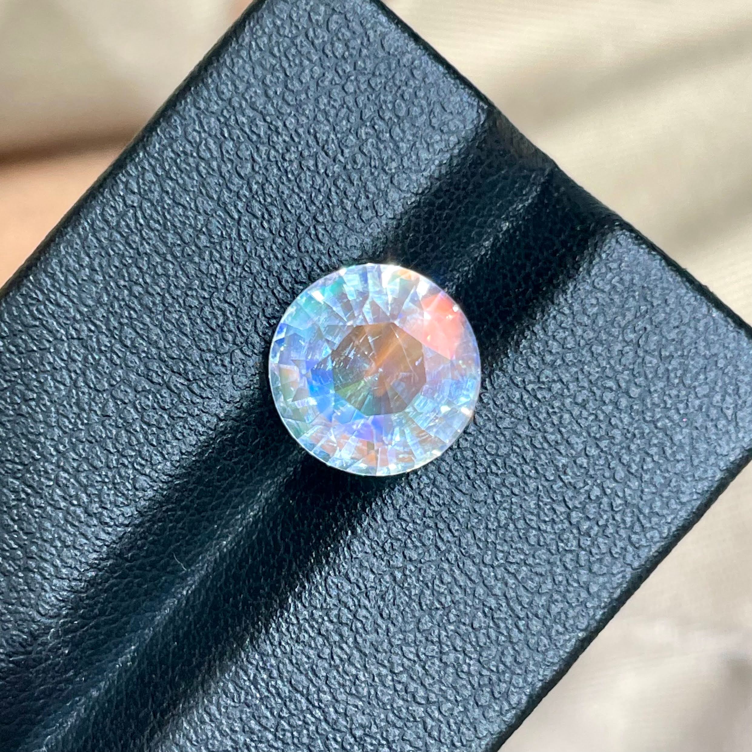 3.69 Carats Fine Quality Moonstone Gem