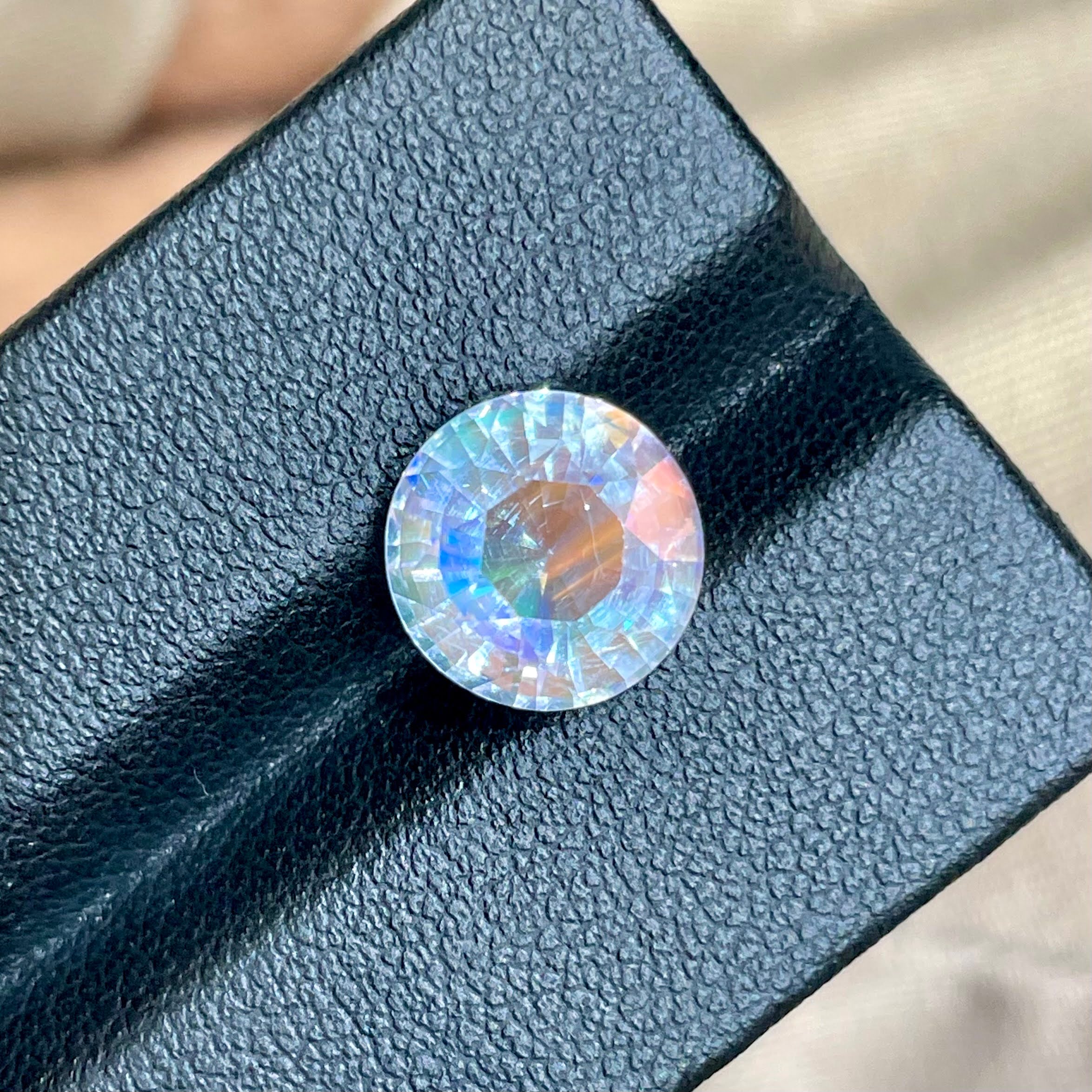 3.69 Carats Fine Quality Moonstone Gem