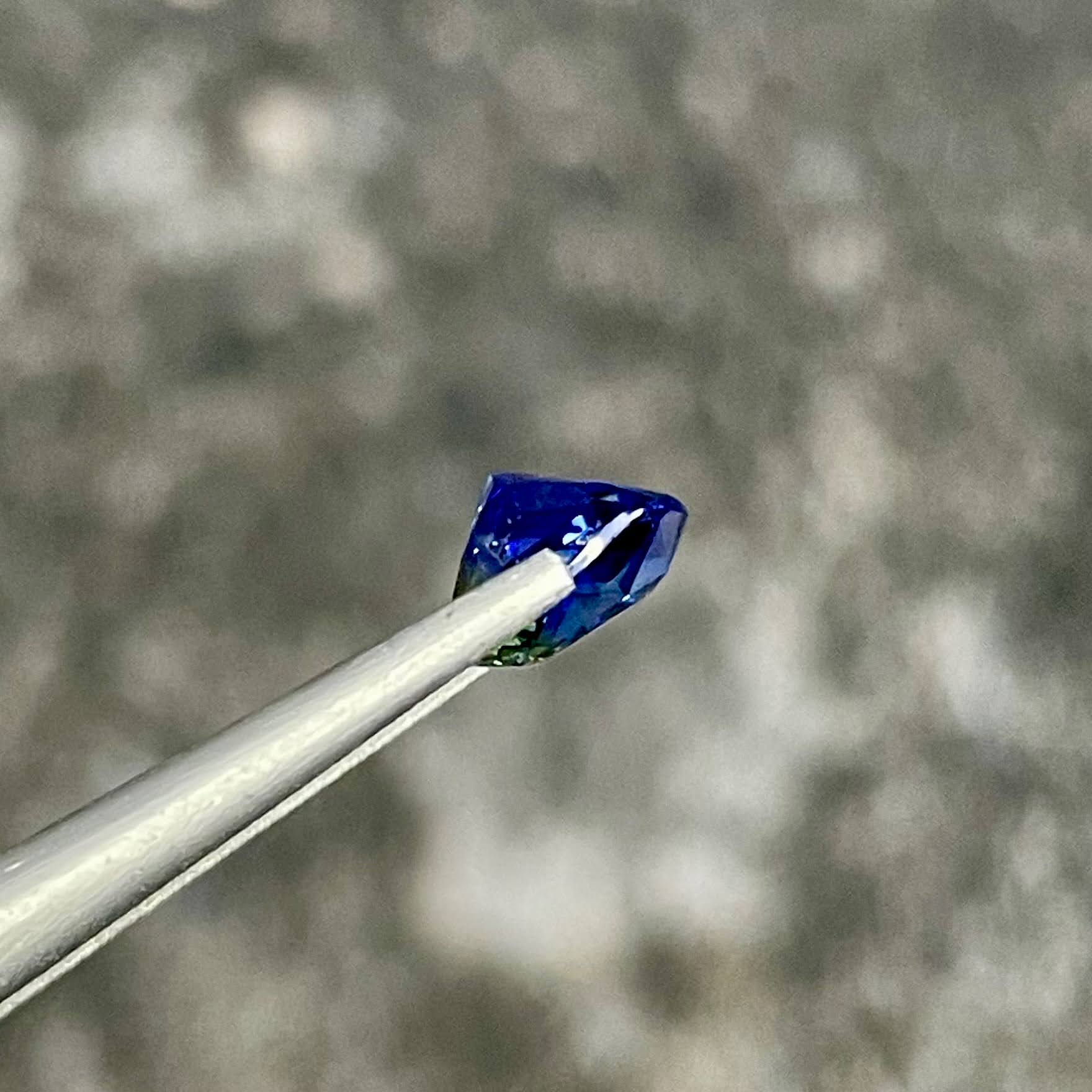 2.70 Carats Bi Color Sapphire Gemstone