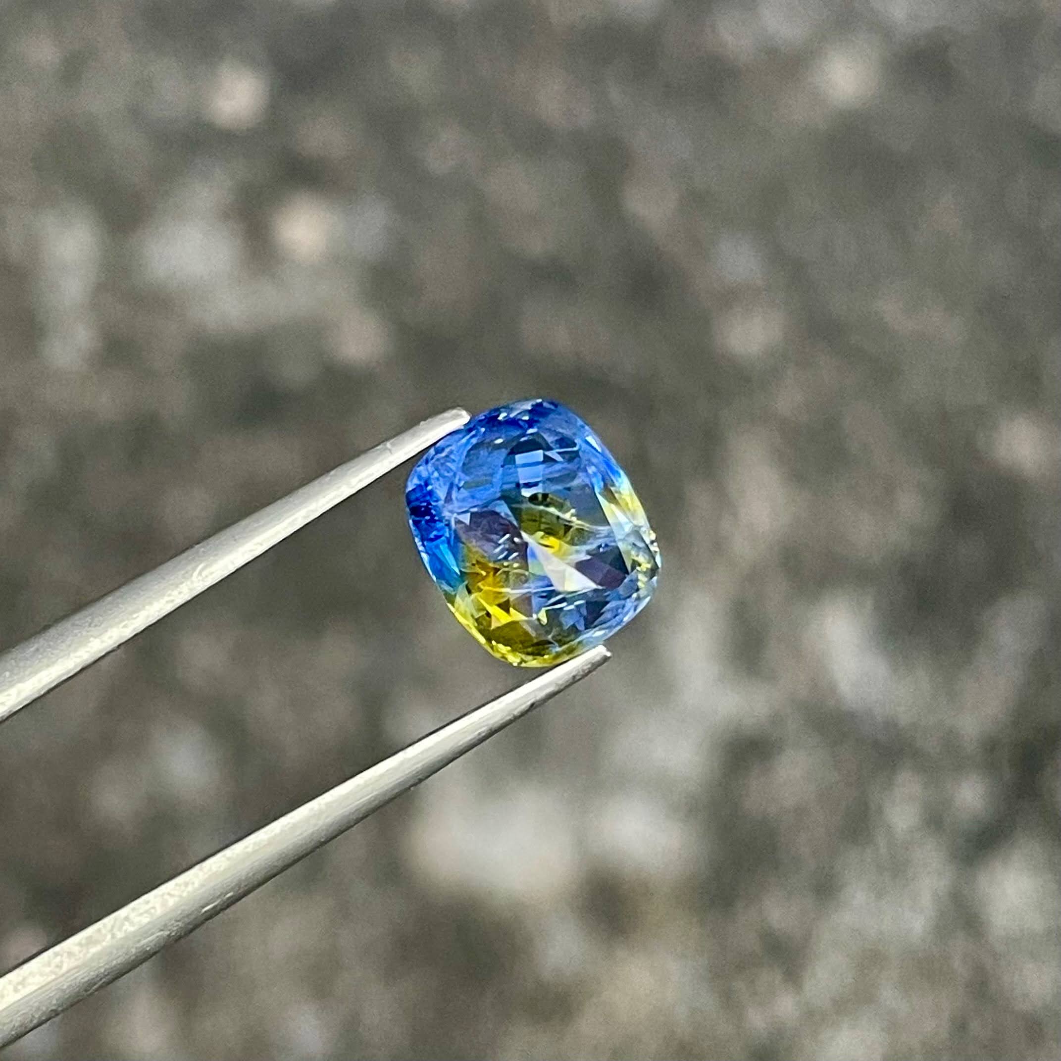 2.70 Carats Bi Color Sapphire Gemstone