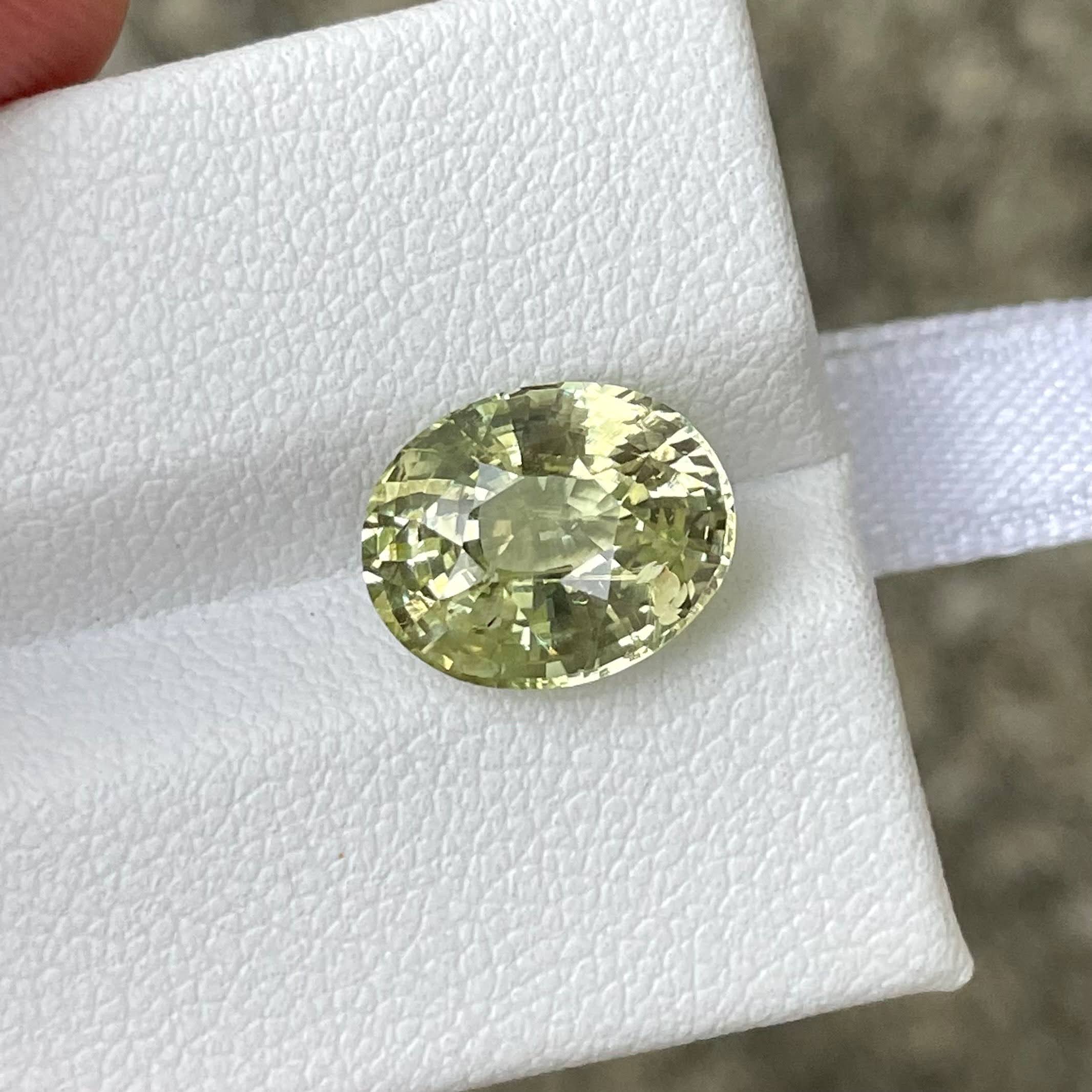 4.99 Carats Certified Yellow Sapphire