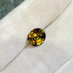 4.75 Carats Oval Cut Sphene Gemstone