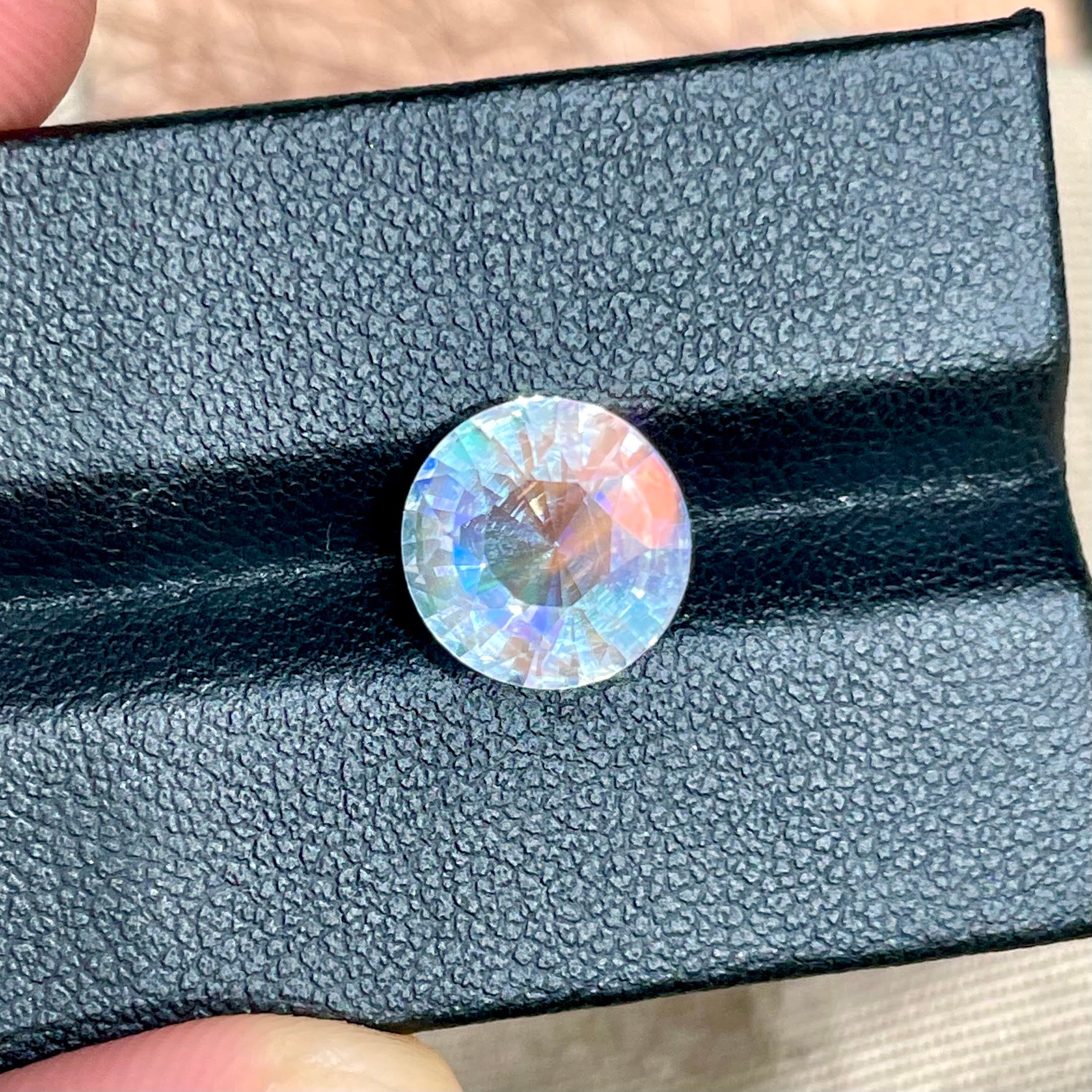 3.69 Carats Fine Quality Moonstone Gem