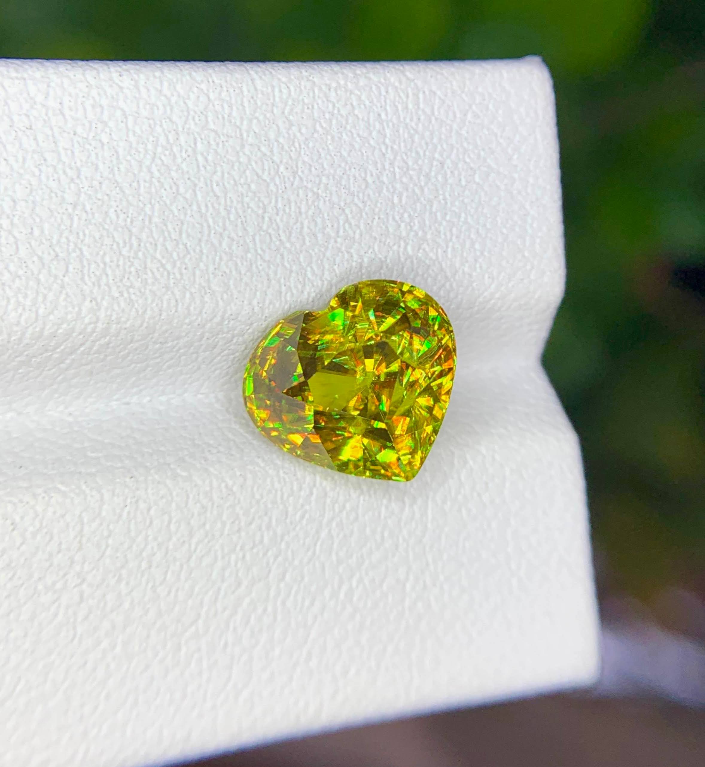 5.00 Carats Heart Cut Sphene Gemstone