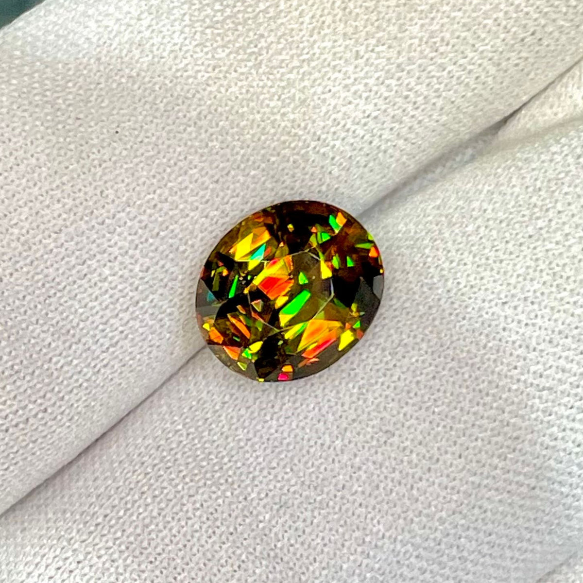 4.75 Carats Oval Cut Sphene Gemstone