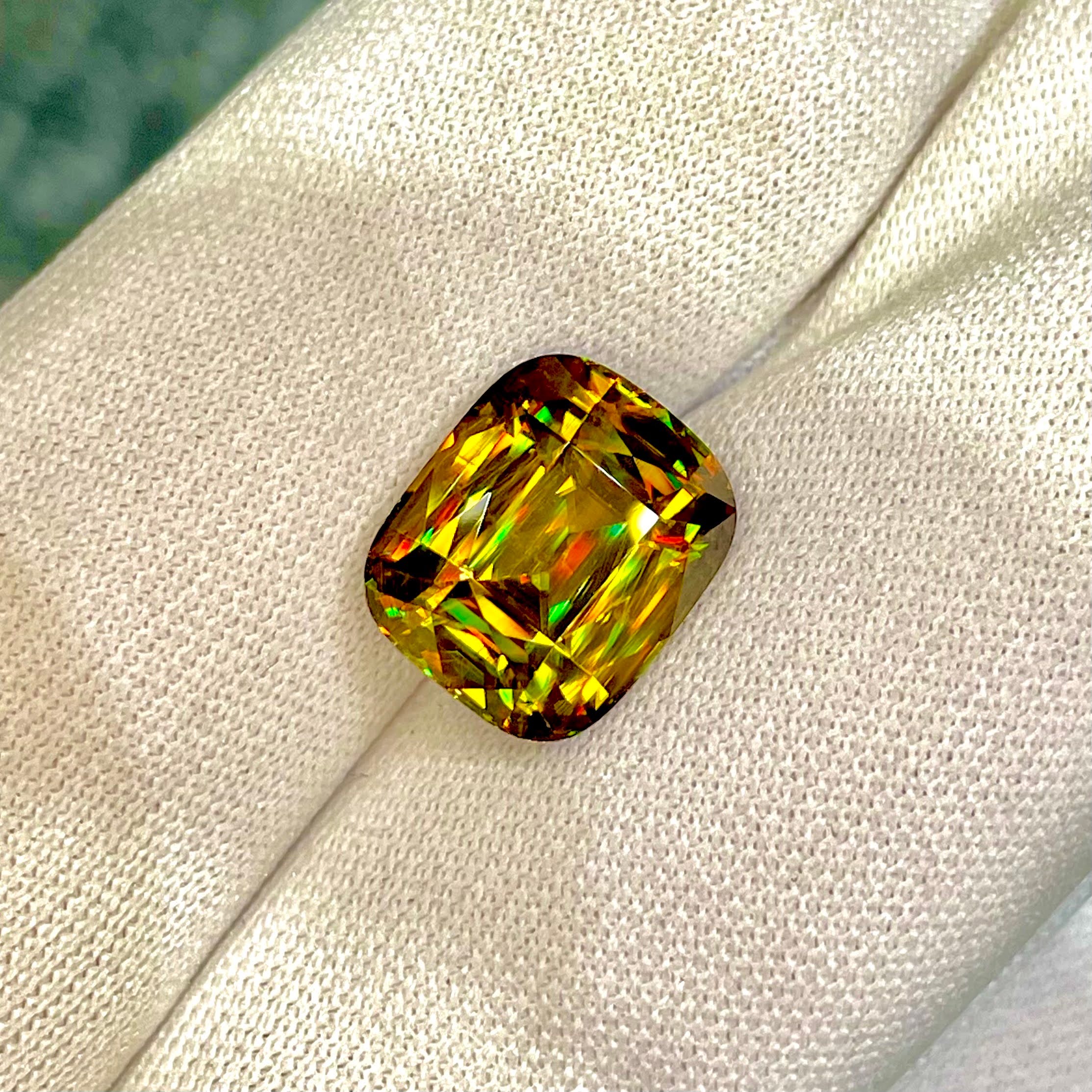 7.68 Carat Fine Quality Sphene Stone